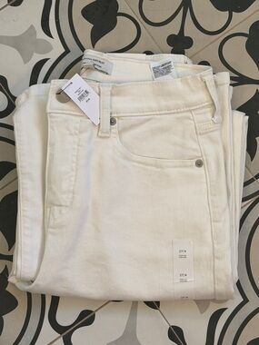 Banana Republic White Denim Jeans - Five-Pocket Style